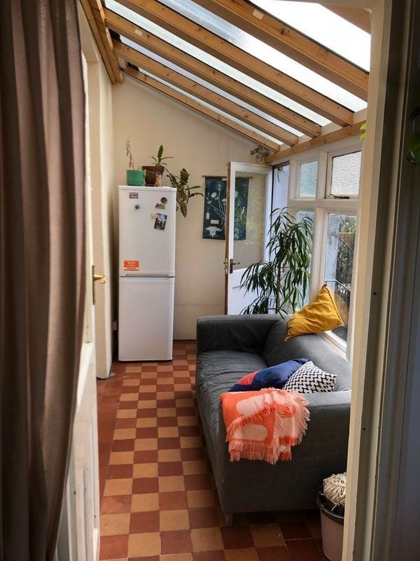 Room Dunsmure Road in Greater London