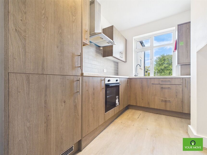 Flat Hornchurch Road in Greater London