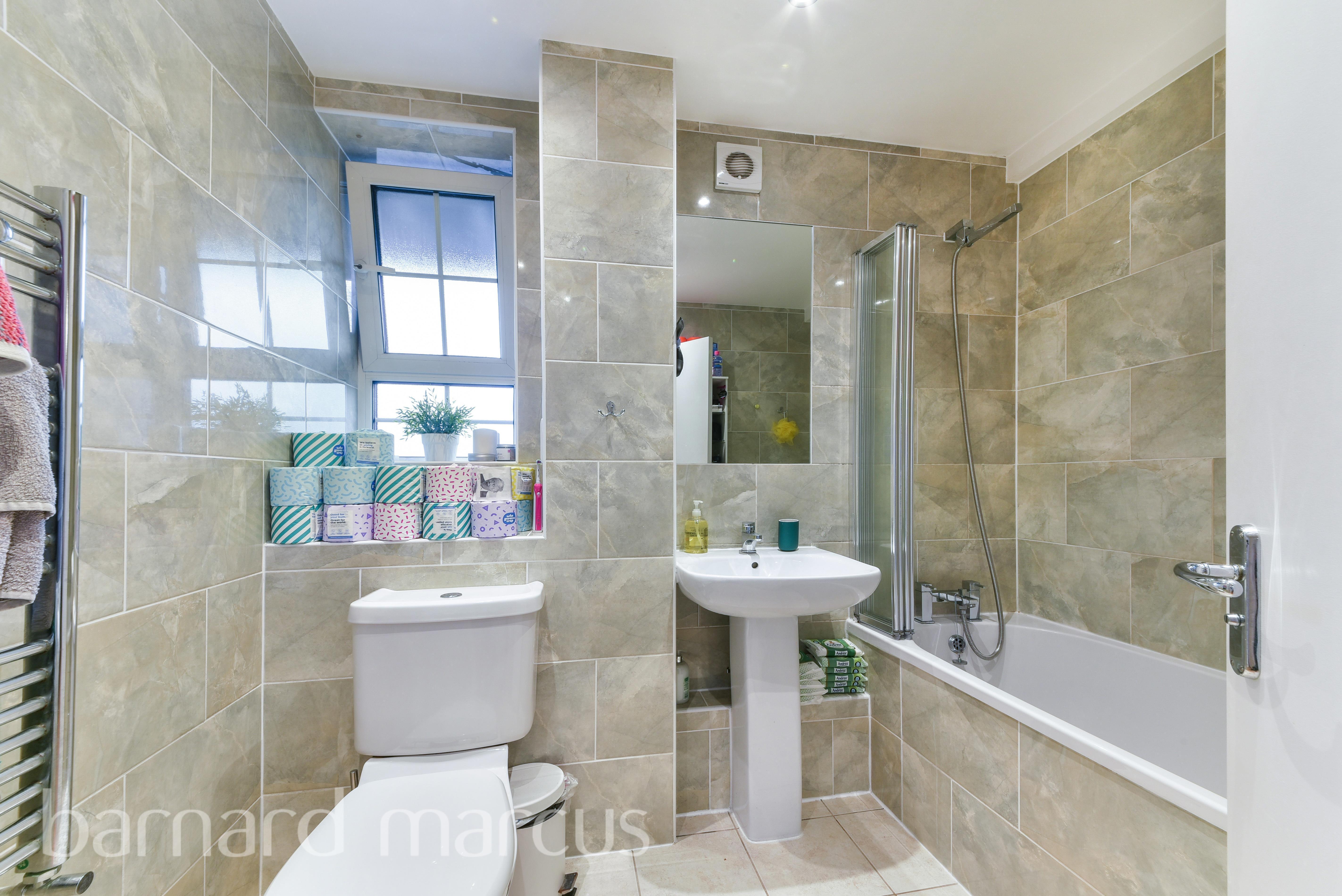 Flat Bourke Close in Greater London