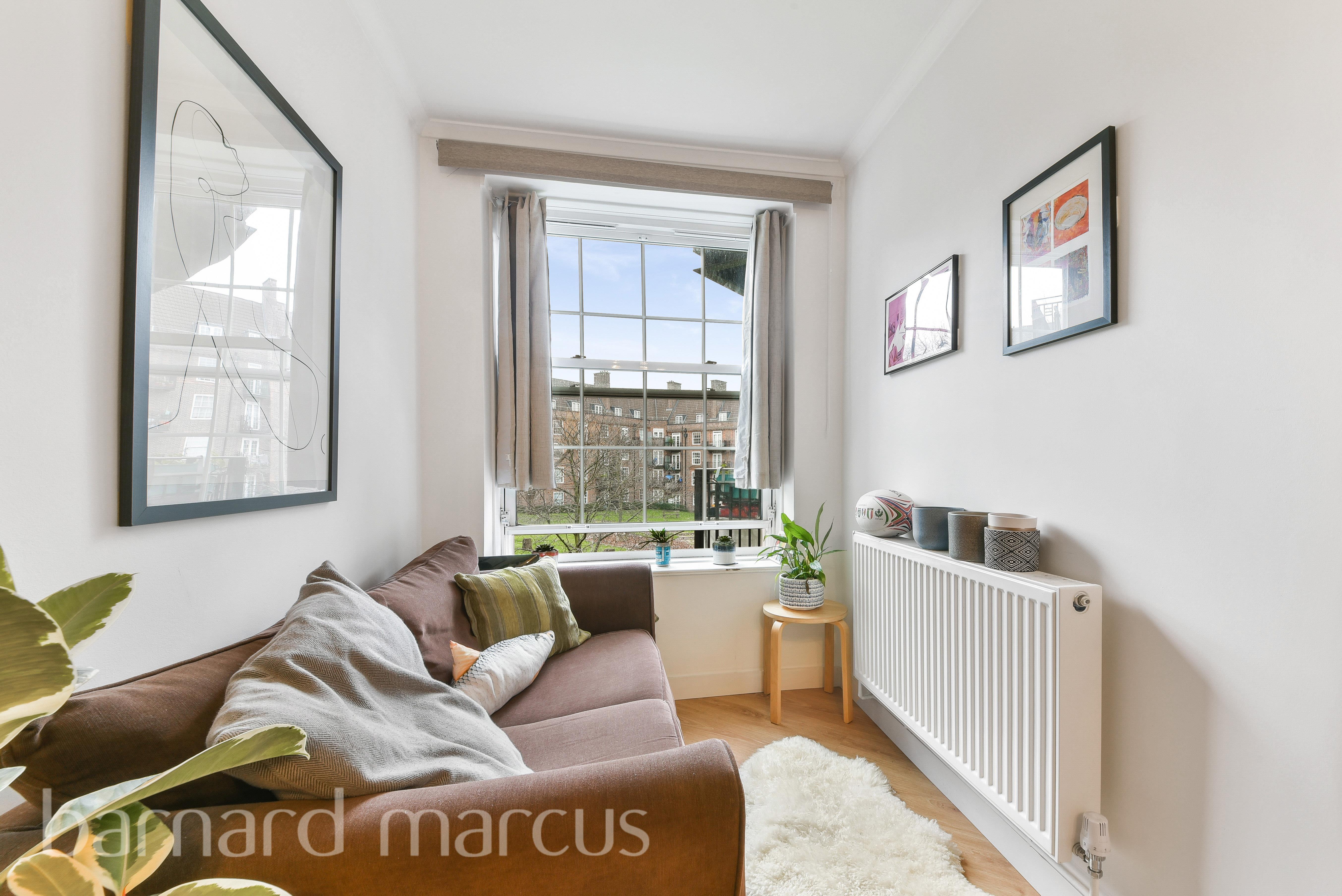Flat Bourke Close in Greater London
