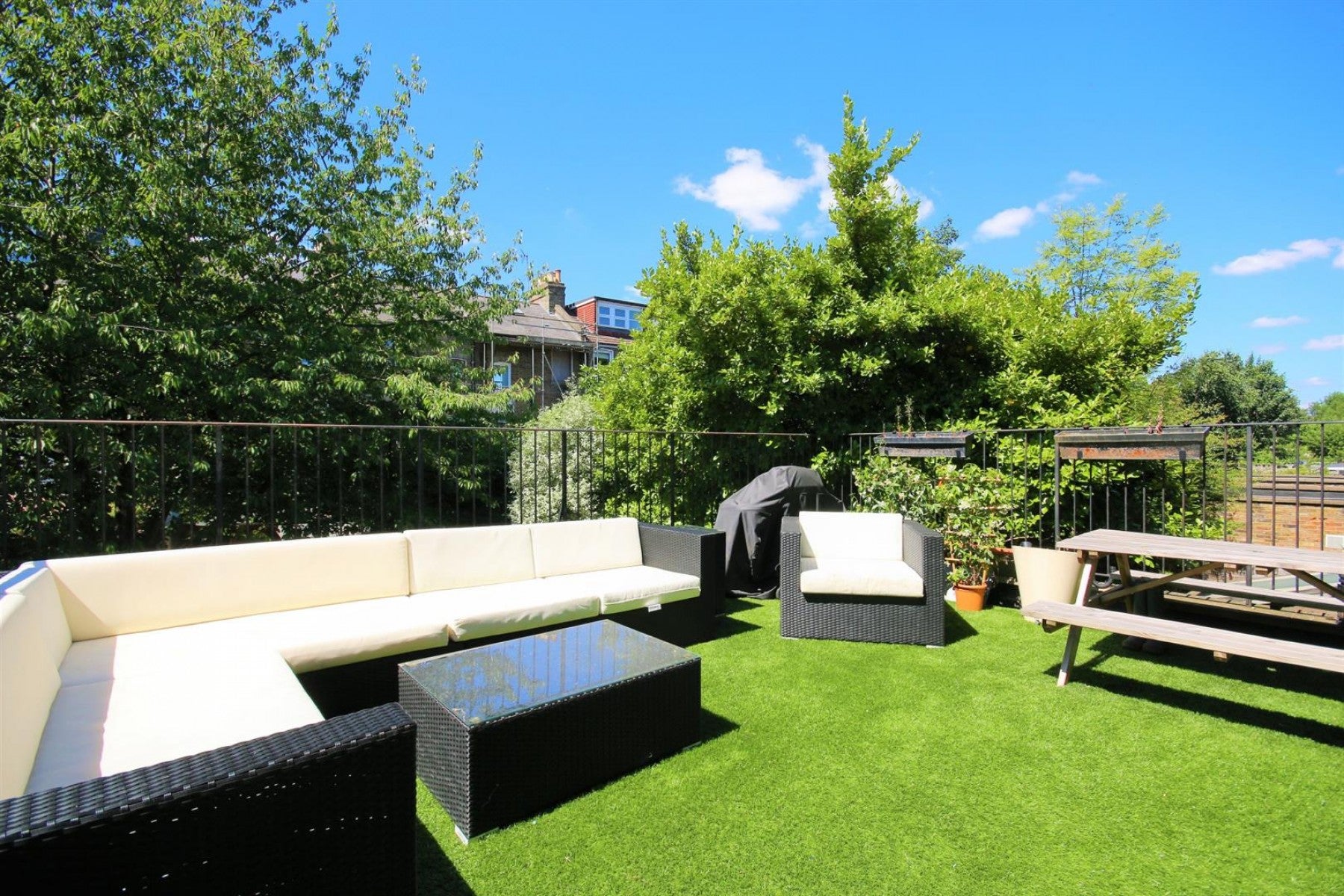 Flat Finsbury Park Road in Greater London