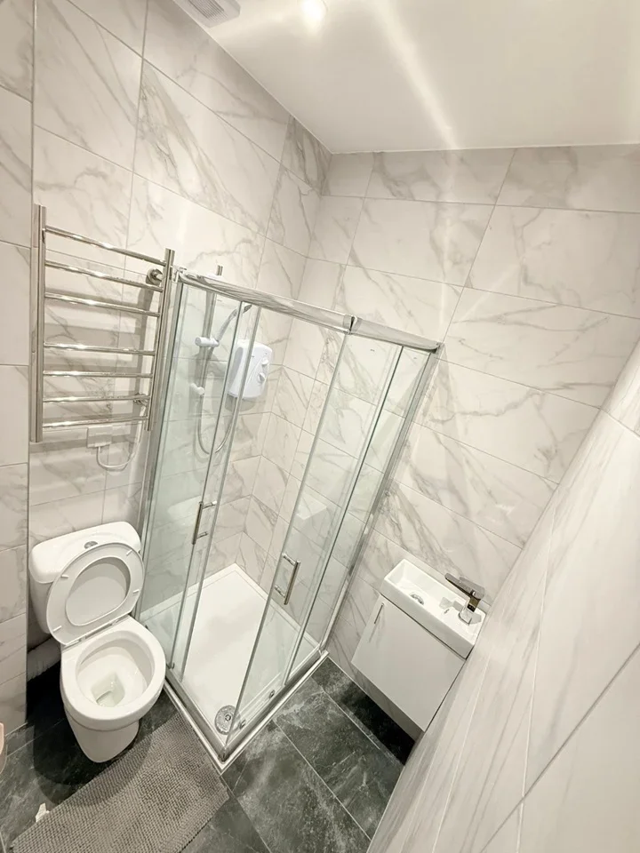 Room Oakford Road in Greater London