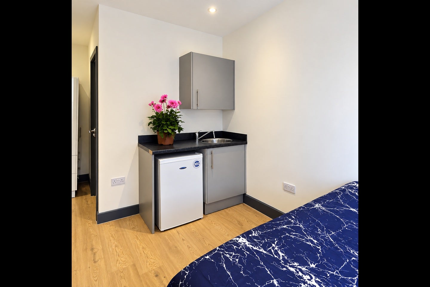 Flat Oakford Road in Greater London