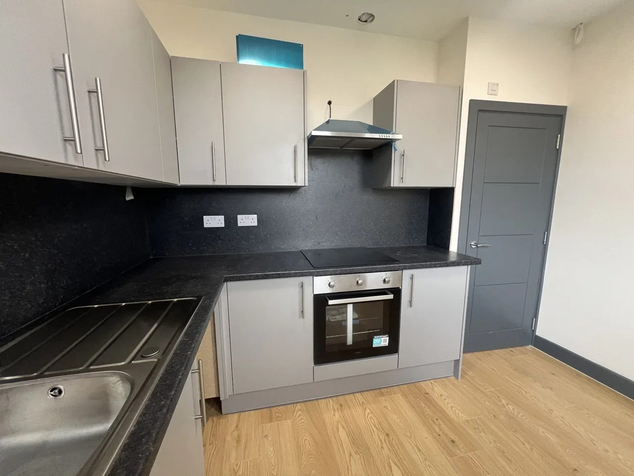 Room Oakford Road in Greater London