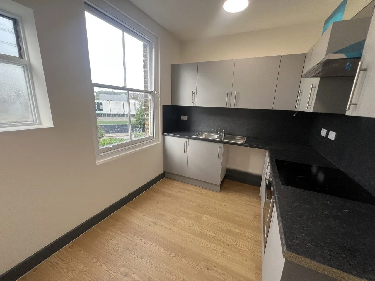 Room Oakford Road in Greater London