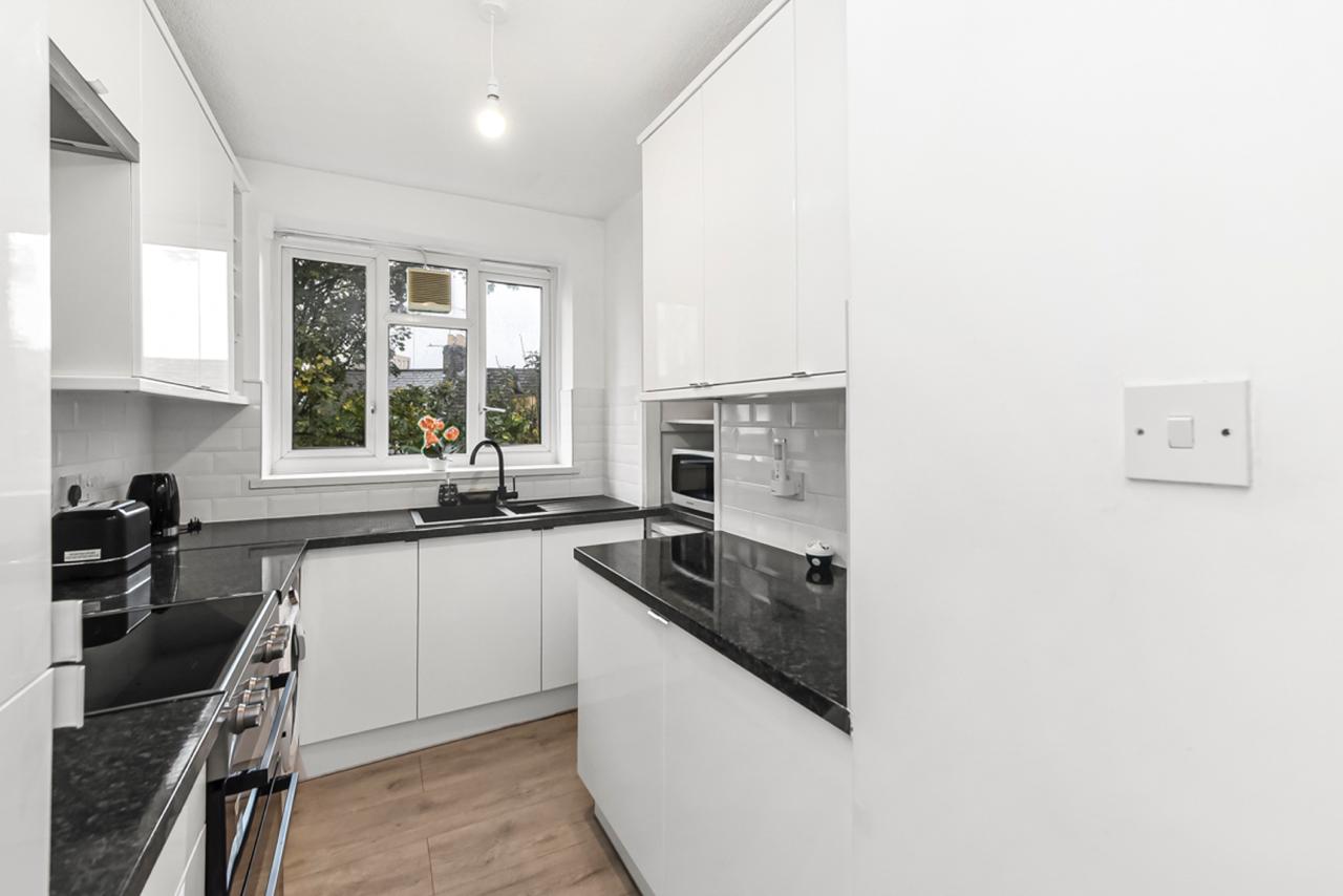 Flat Tonsley Street in Greater London