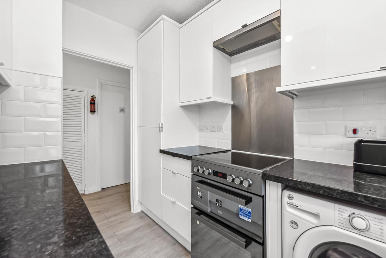 Flat Tonsley Street in Greater London