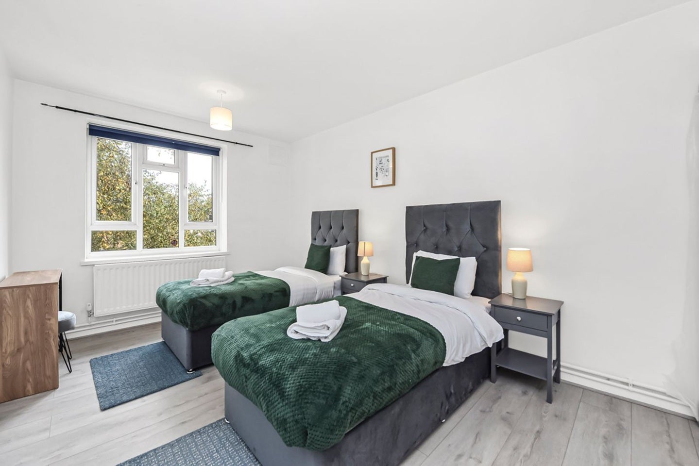 Flat Tonsley Street in Greater London