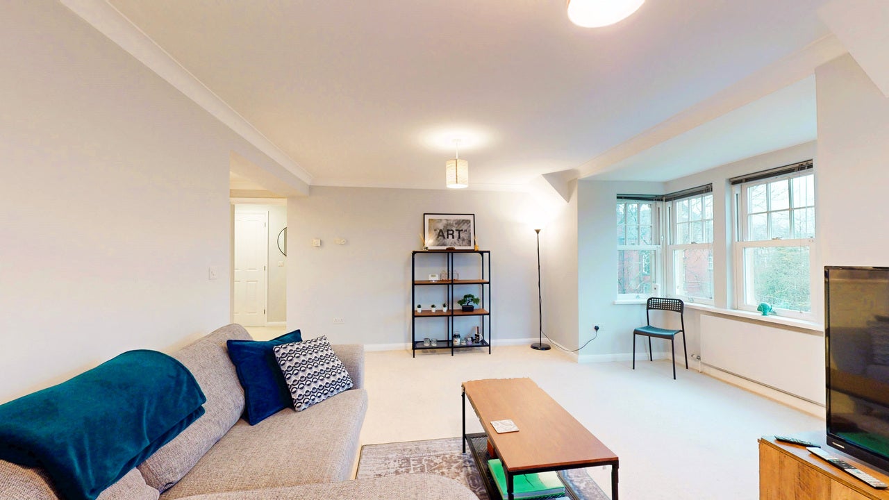 Flat Arncliffe Road in Leeds
