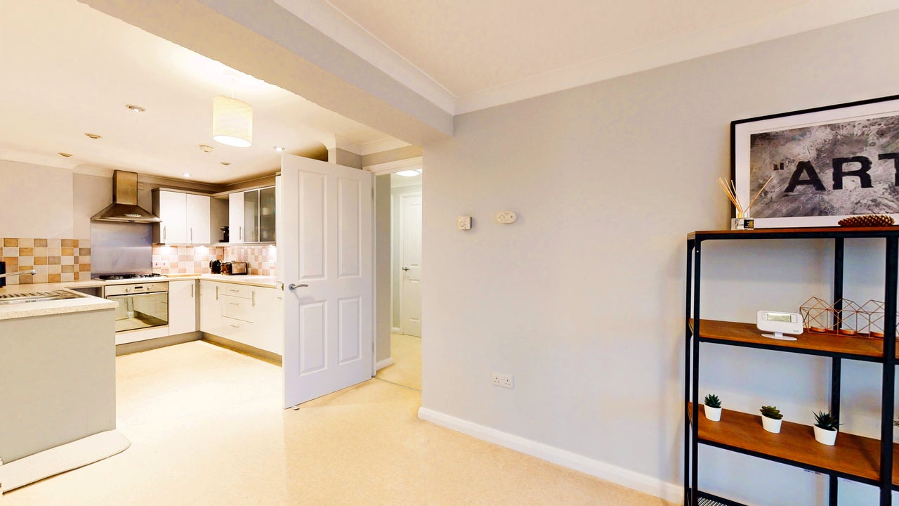 Flat Arncliffe Road in Leeds