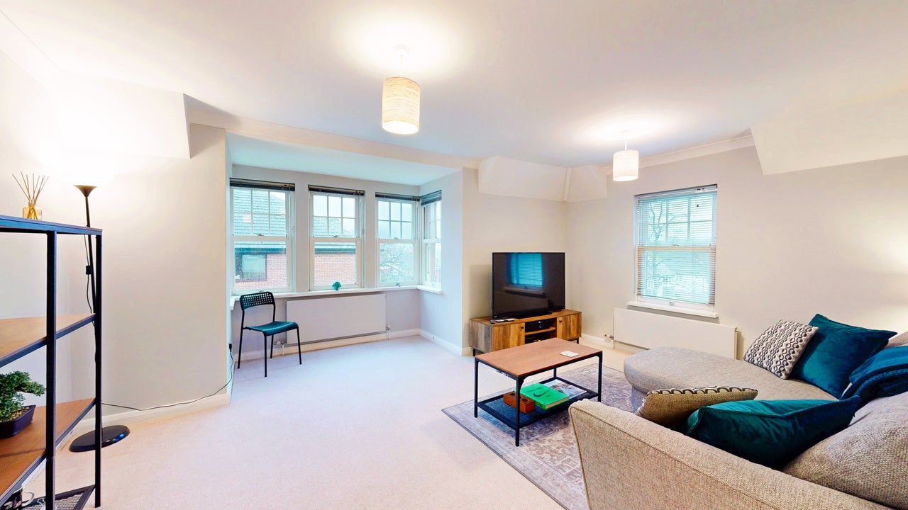 Flat Arncliffe Road in Leeds