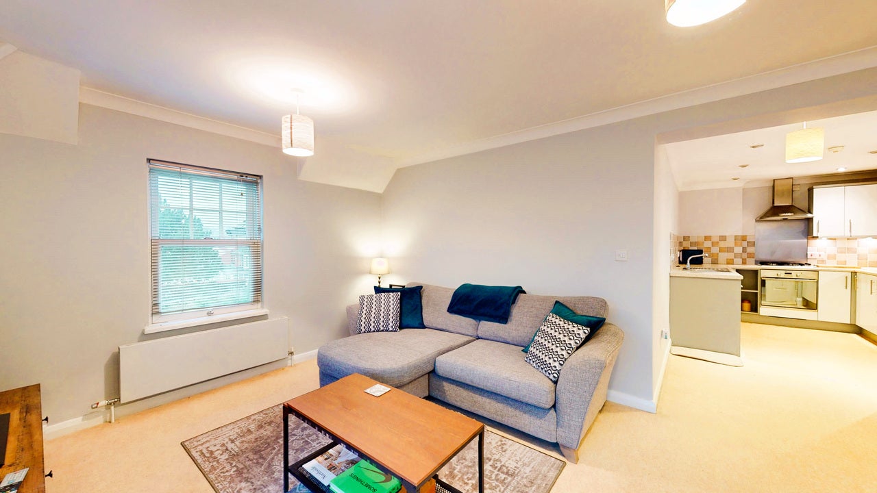 Flat Arncliffe Road in Leeds