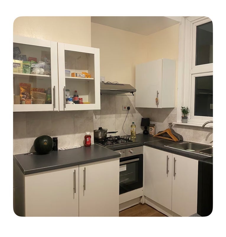 Room High Road in Greater London