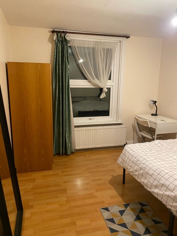 Room High Road in Greater London