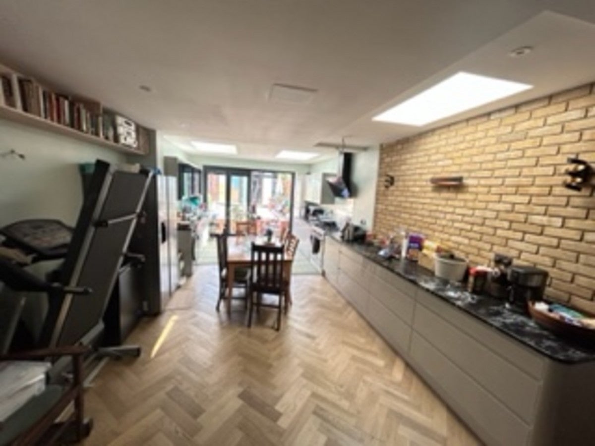 Room Bexhill Road in Greater London
