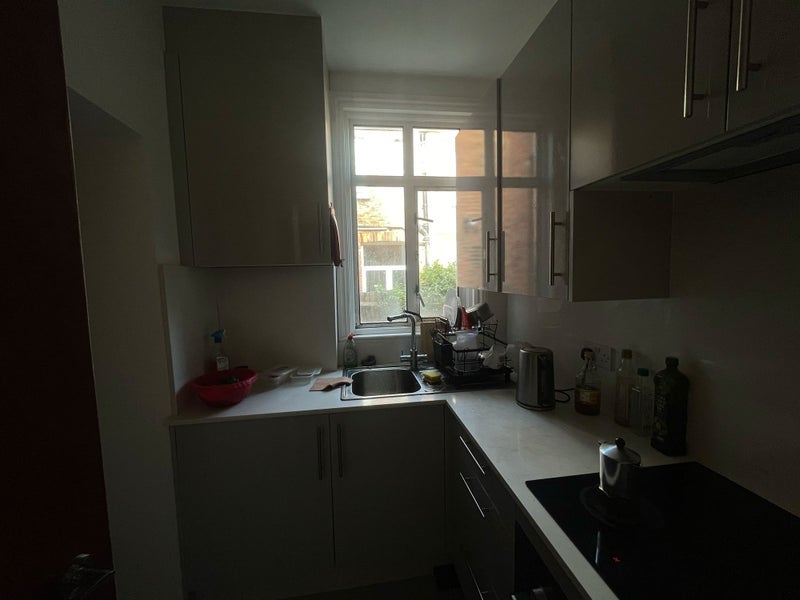 Room Cranhurst Road in Greater London