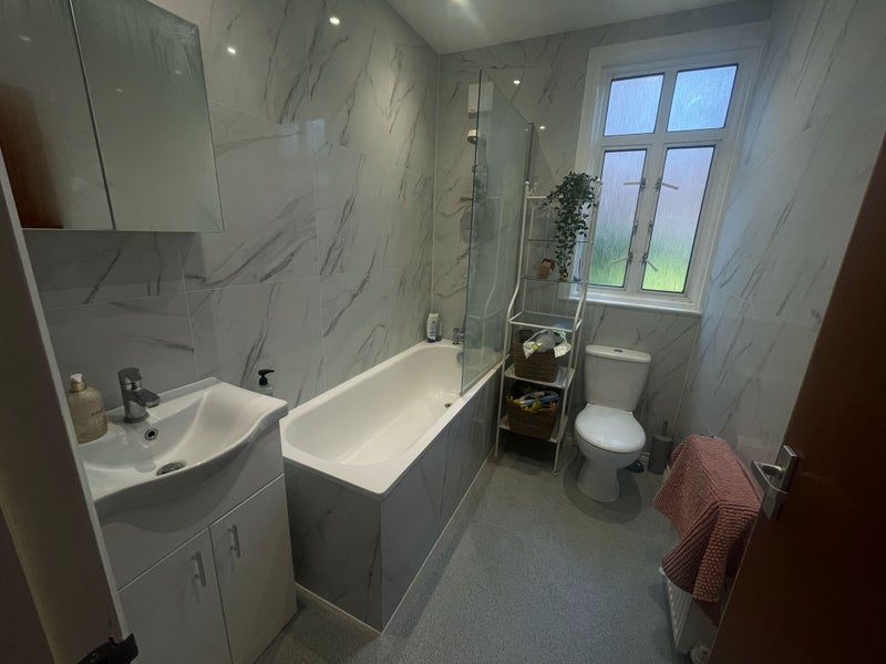 Room Cranhurst Road in Greater London