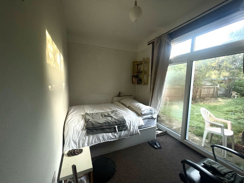 Room Cranhurst Road in Greater London