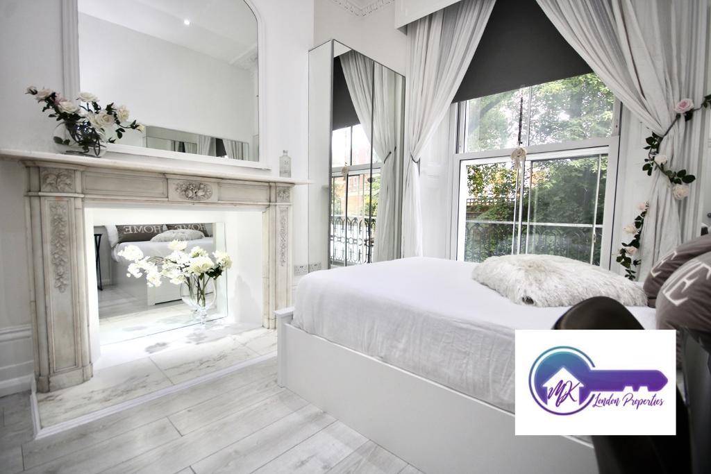 Room Mortimer Crescent in Greater London