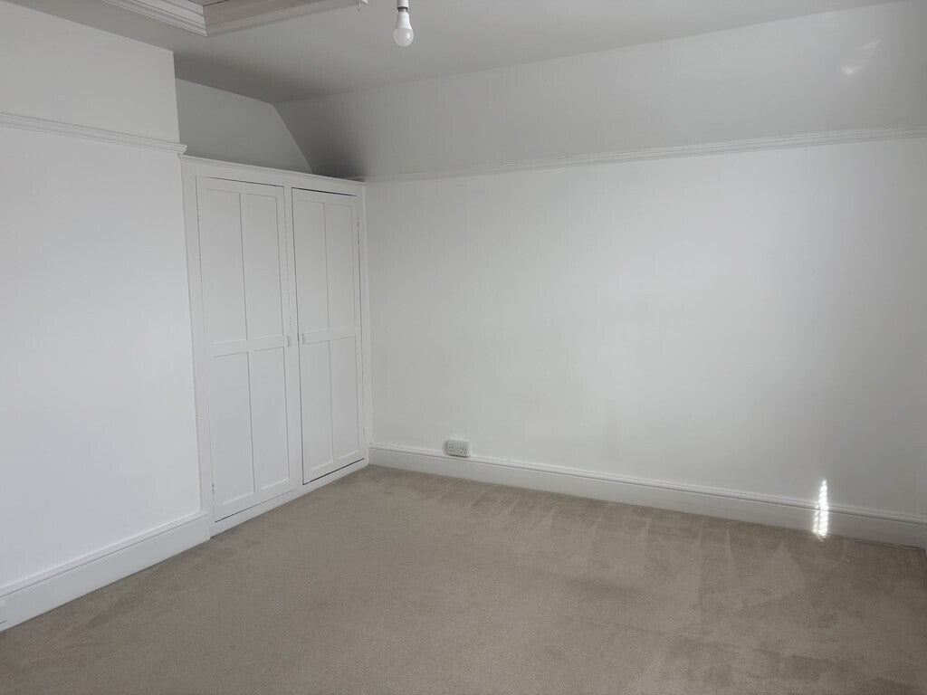 Flat Vestry Road in Street
