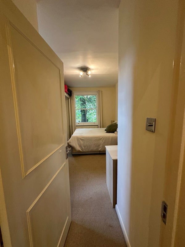 Flat Finborough Road in Greater London