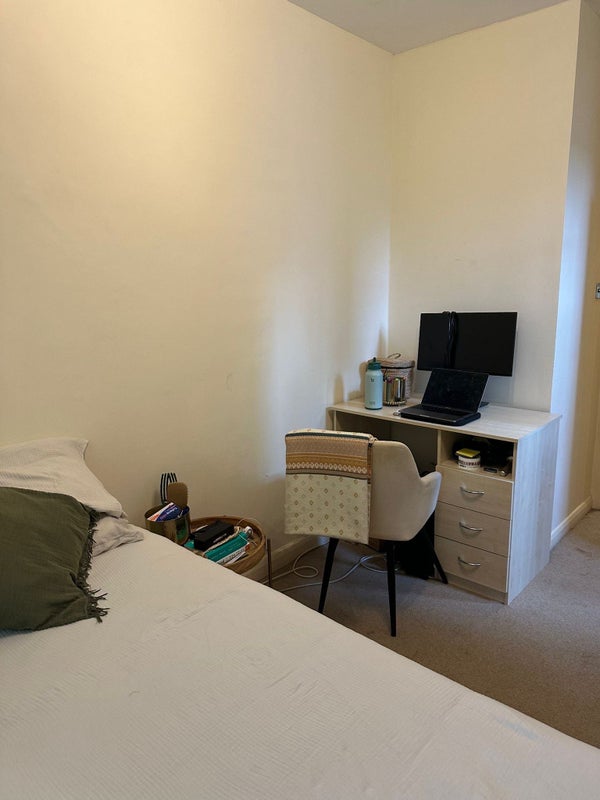 Flat Finborough Road in Greater London