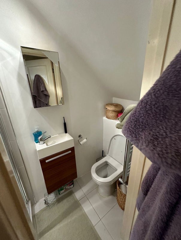 Flat Finborough Road in Greater London