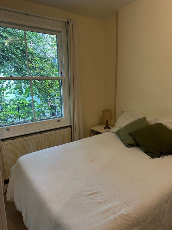 Flat Finborough Road in Greater London