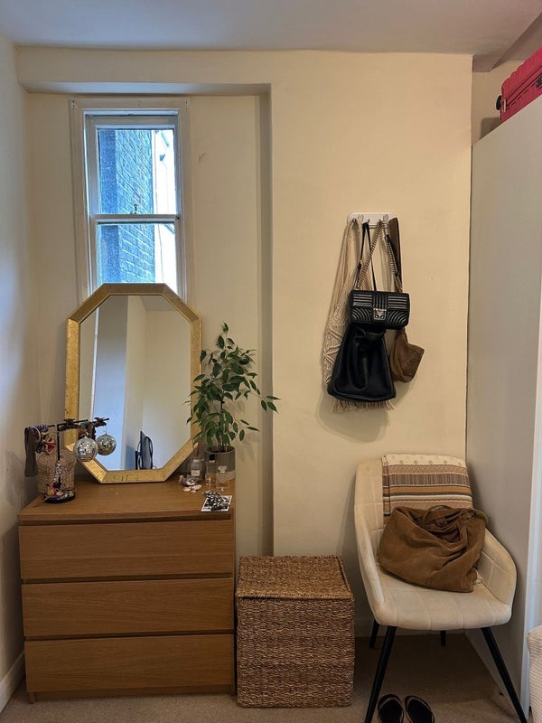 Flat Finborough Road in Greater London