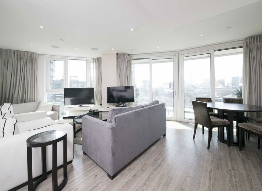 Flat Alie Street in Greater London