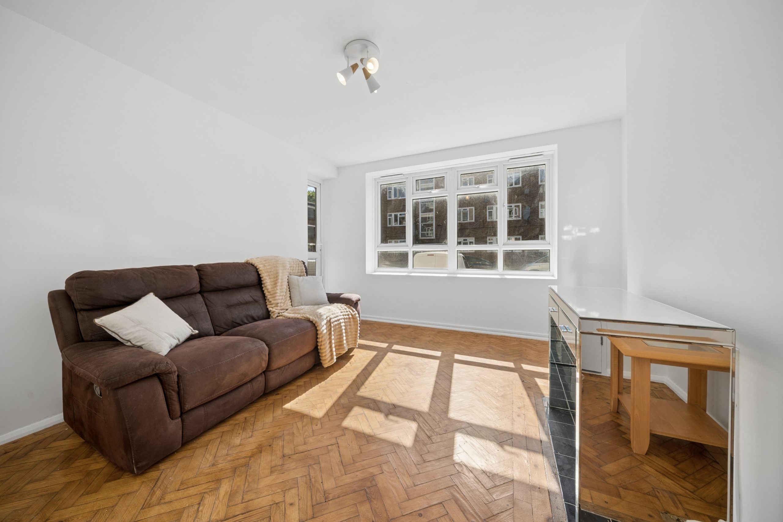 Flat Beech Avenue in Greater London