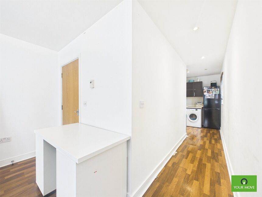 Flat Riverside Close in Greater London
