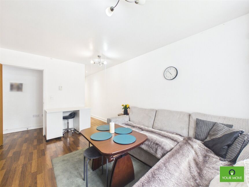 Flat Riverside Close in Greater London