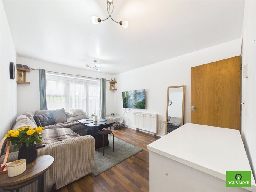 Flat Riverside Close in Greater London