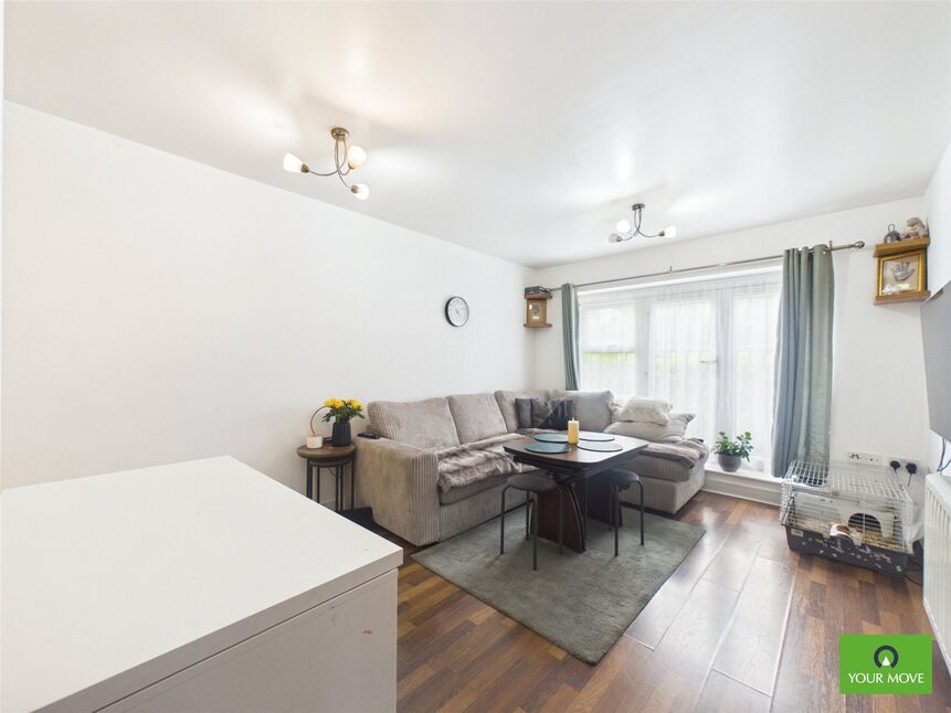 Flat Riverside Close in Greater London
