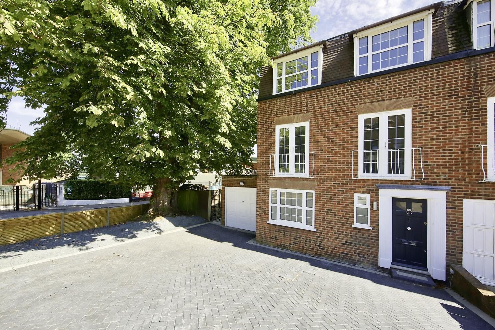House Victoria Drive in Greater London
