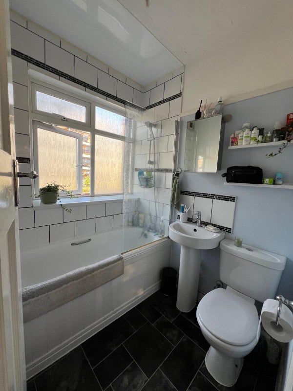 Flat Buller Close in Greater London