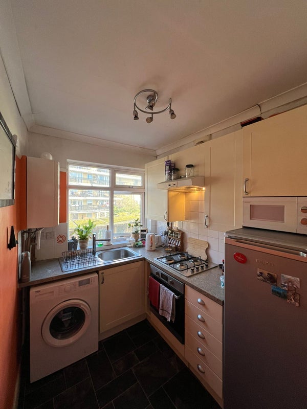 Flat Buller Close in Greater London