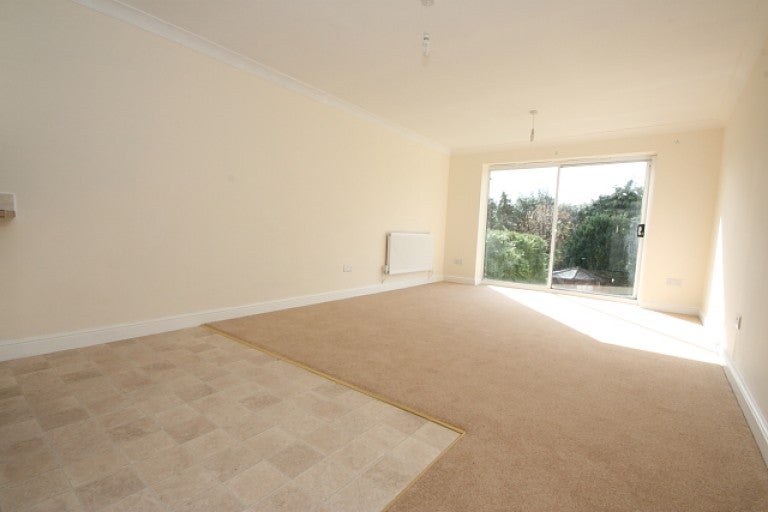 Flat Wych Hill Lane in Woking
