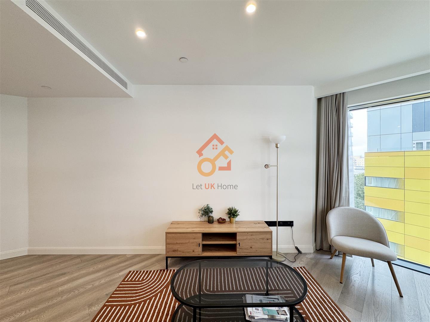 Flat Marsh Wall in Greater London