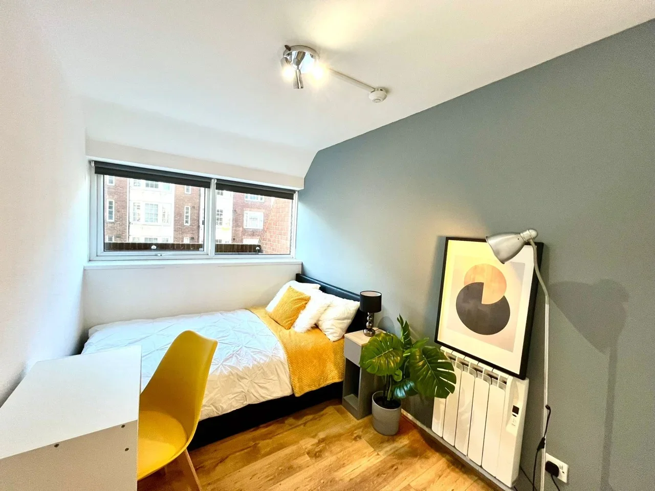 Room Queensway in City of Westminster