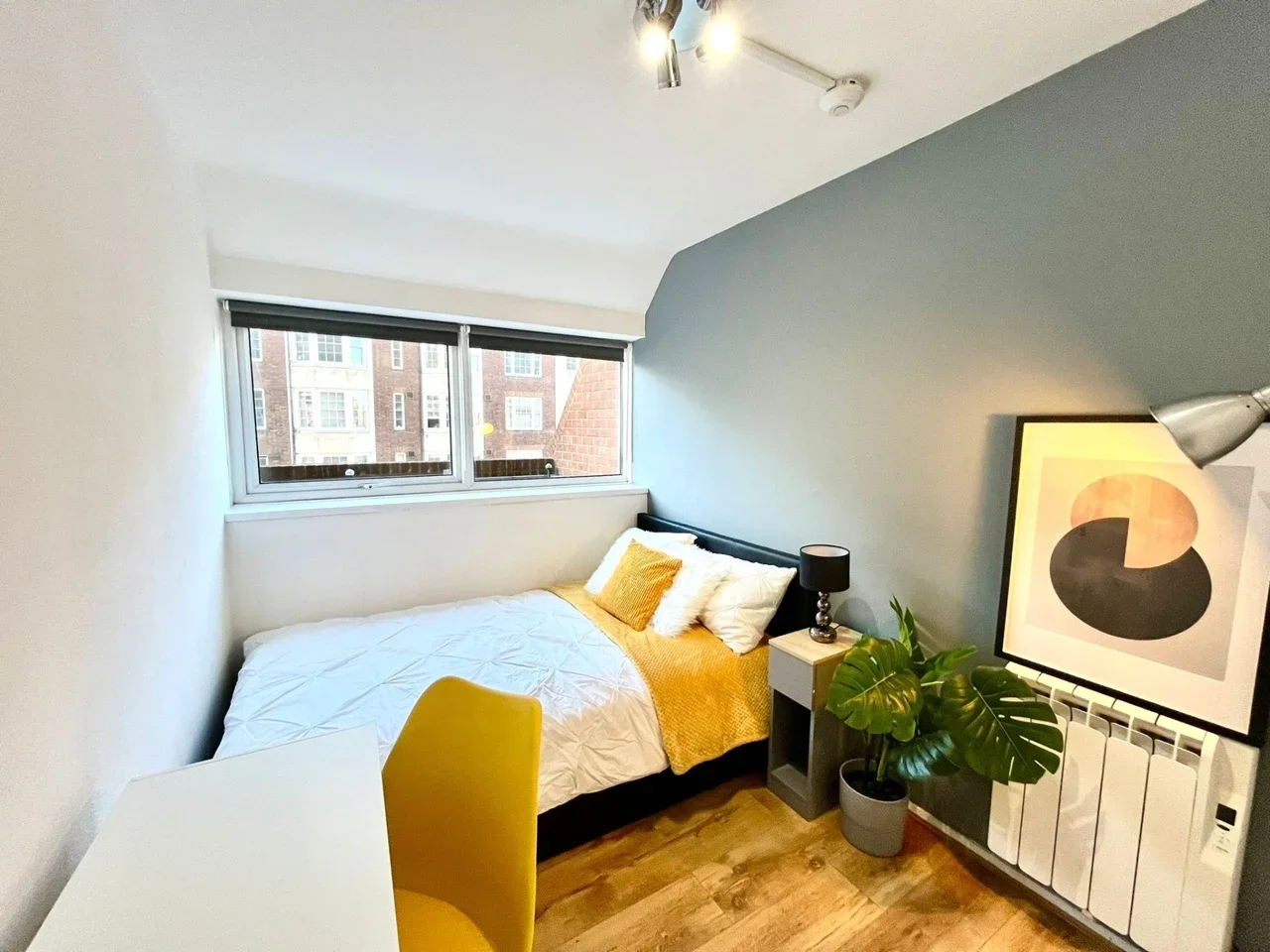Room Queensway in City of Westminster