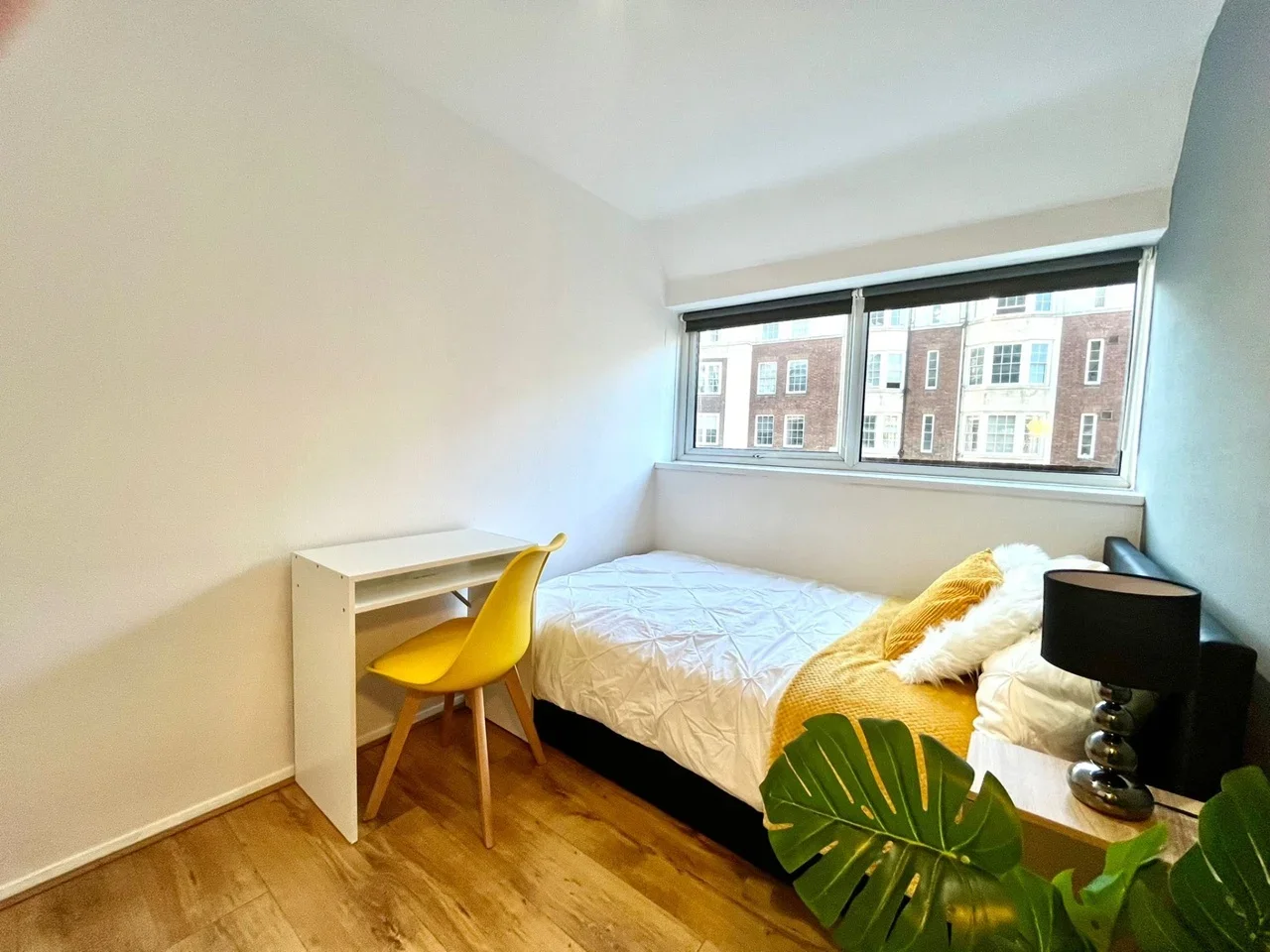Room Queensway in City of Westminster