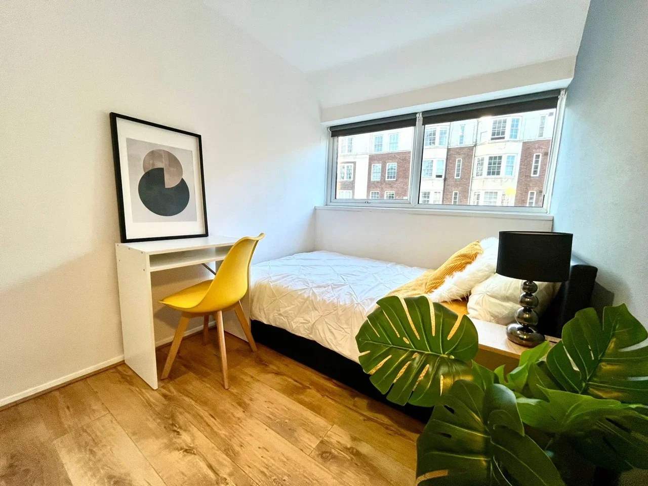 Room Queensway in City of Westminster