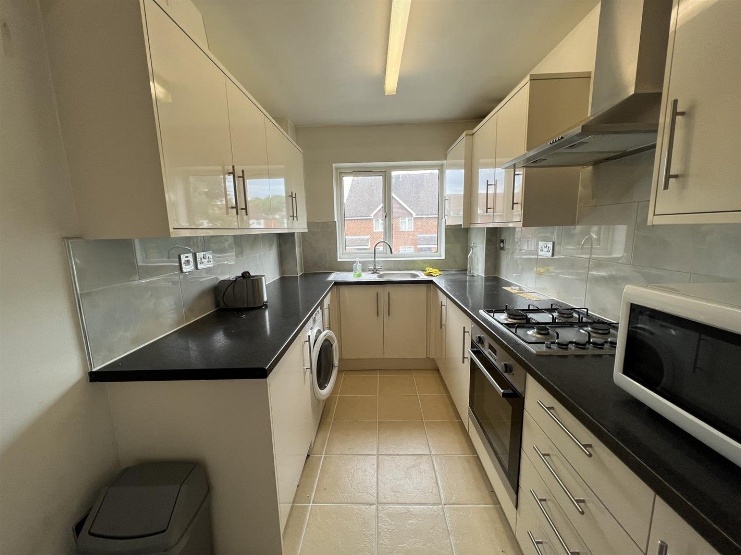 Flat Fulbeck Way in Greater London