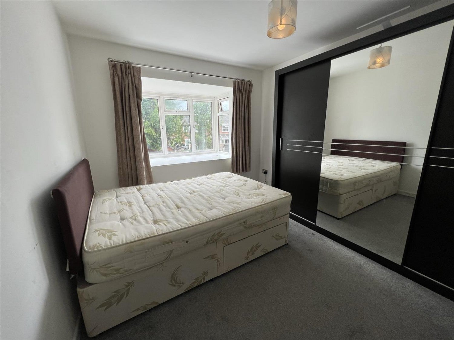 Flat Fulbeck Way in Greater London
