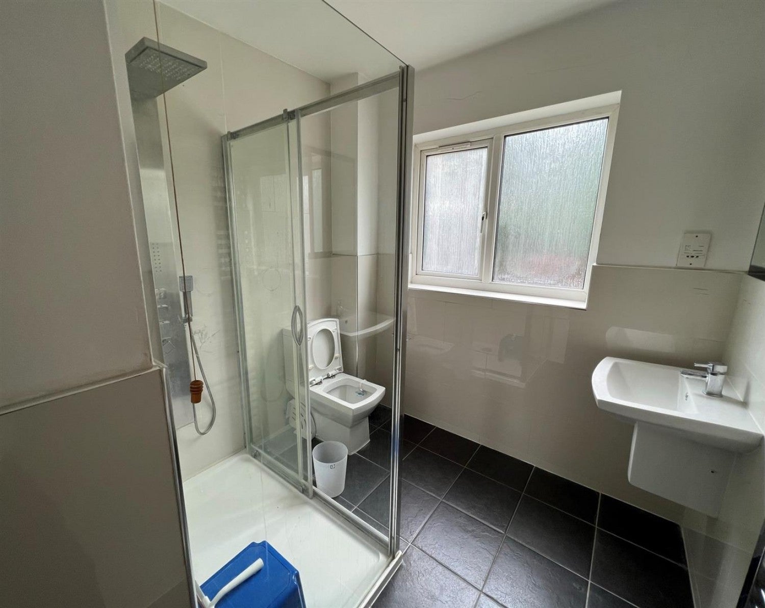 Flat Fulbeck Way in Greater London