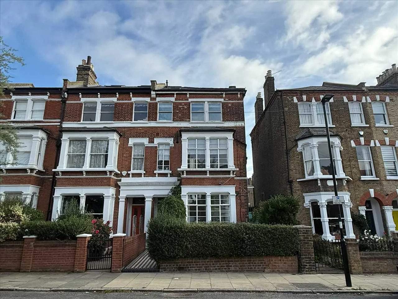 Flat Beversbrook Road in Greater London