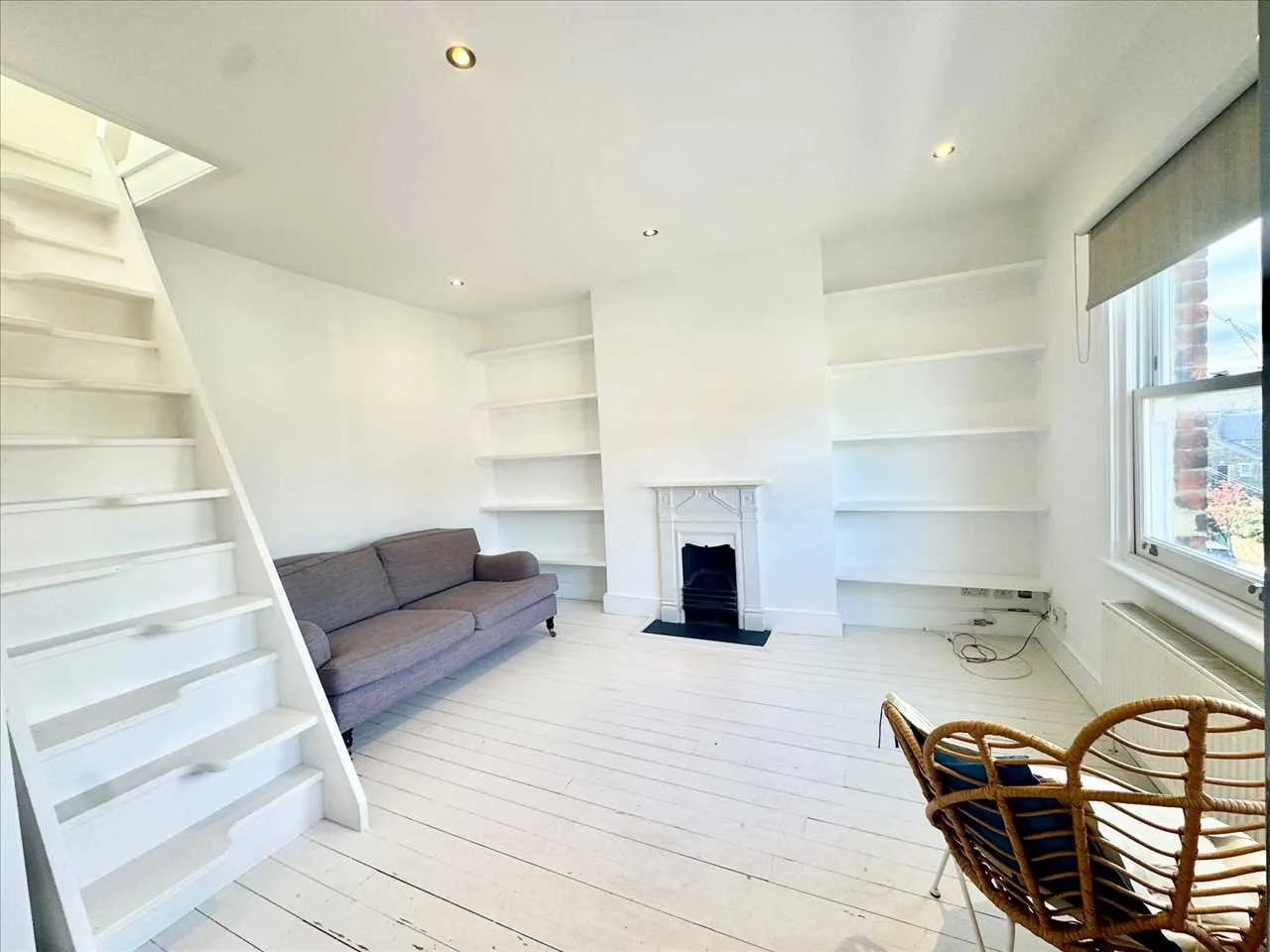 Flat Beversbrook Road in Greater London
