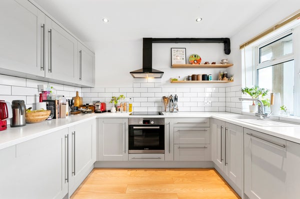 Flat Heathfield Court in London